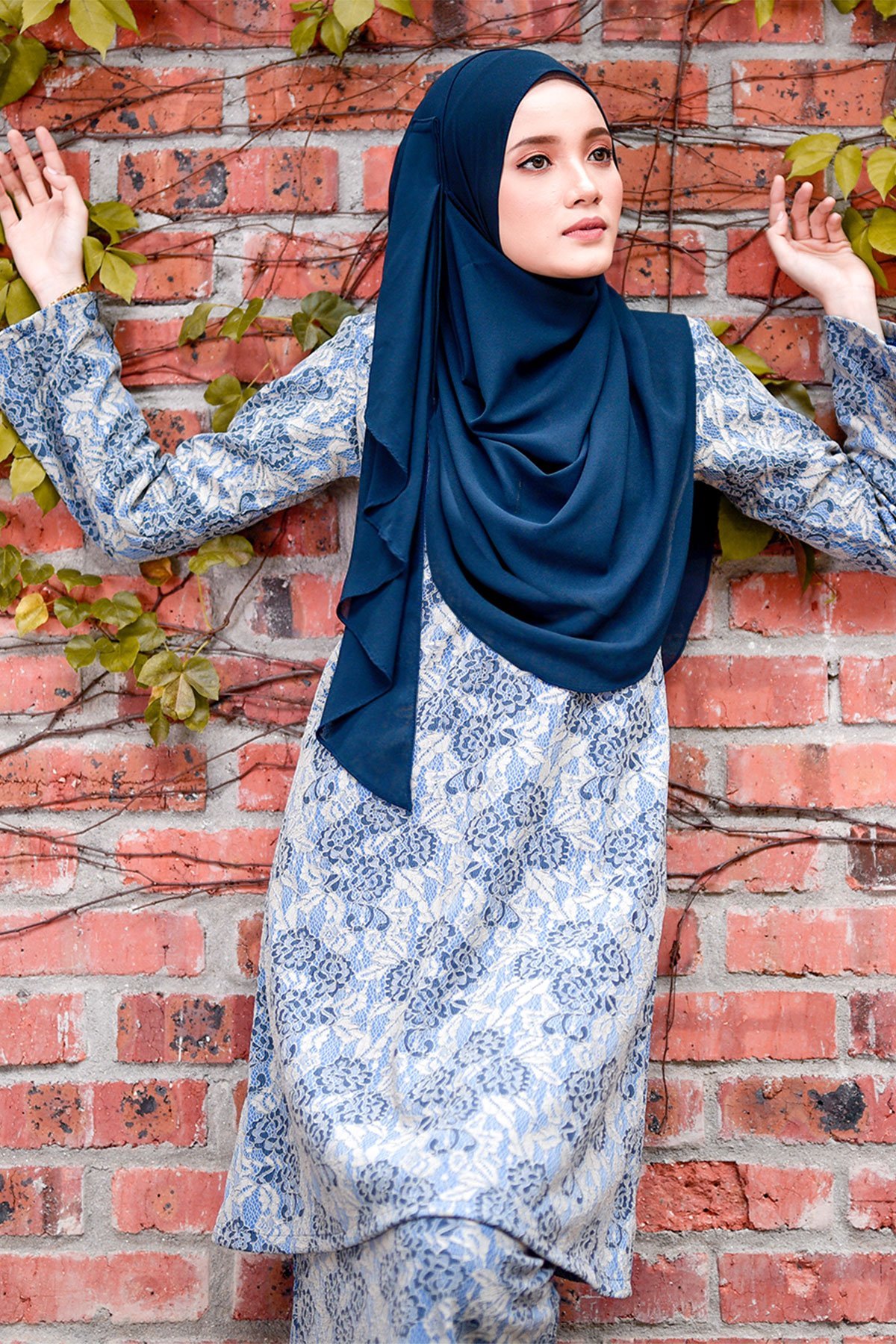 Baju Kurung Lace Lux Gwen - Blue