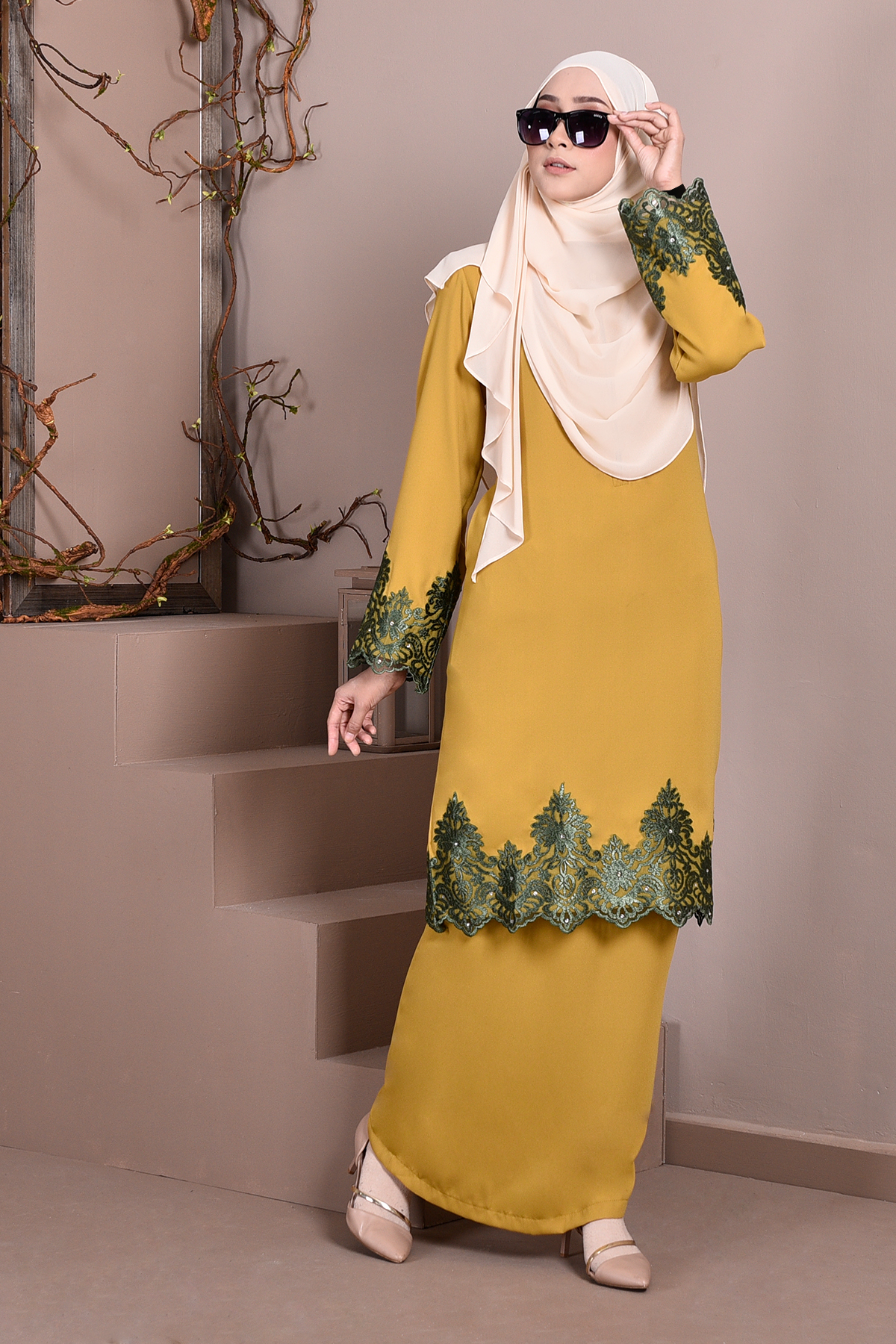 Baju Kurung Lace Royal Maya - Pineapple Yellow