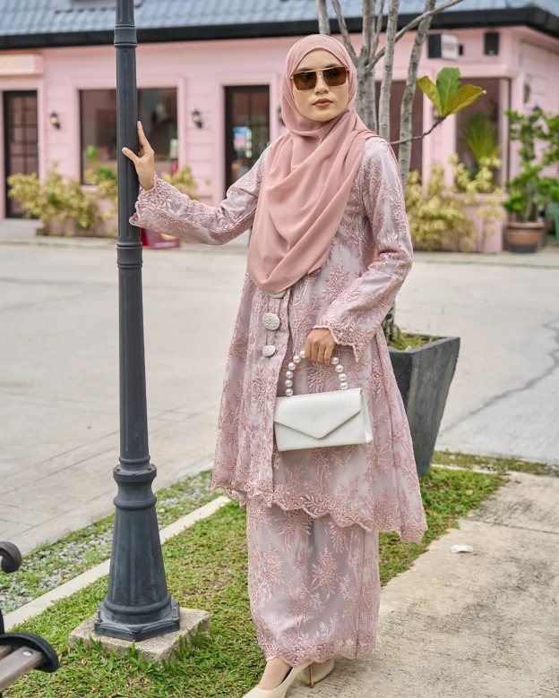 Baju Kebarung Lace Ardina