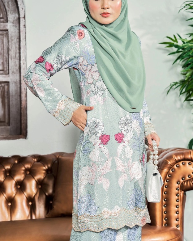 Baju Kurung Sulam Diamante Aurelia Carnation