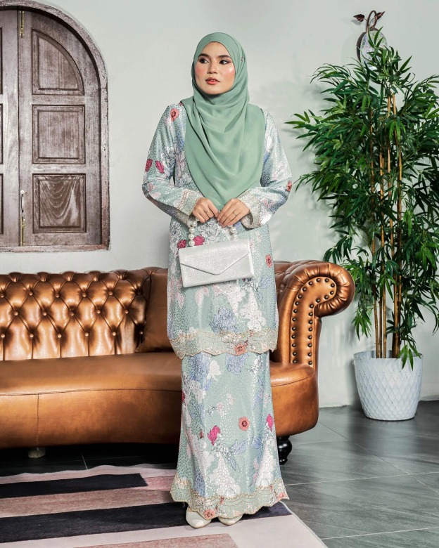 Baju Kurung Sulam Diamante Aurelia Carnation