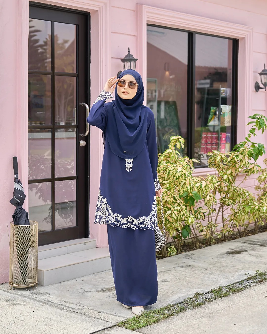 Baju Kurung Sulam Diamante Arawinda
