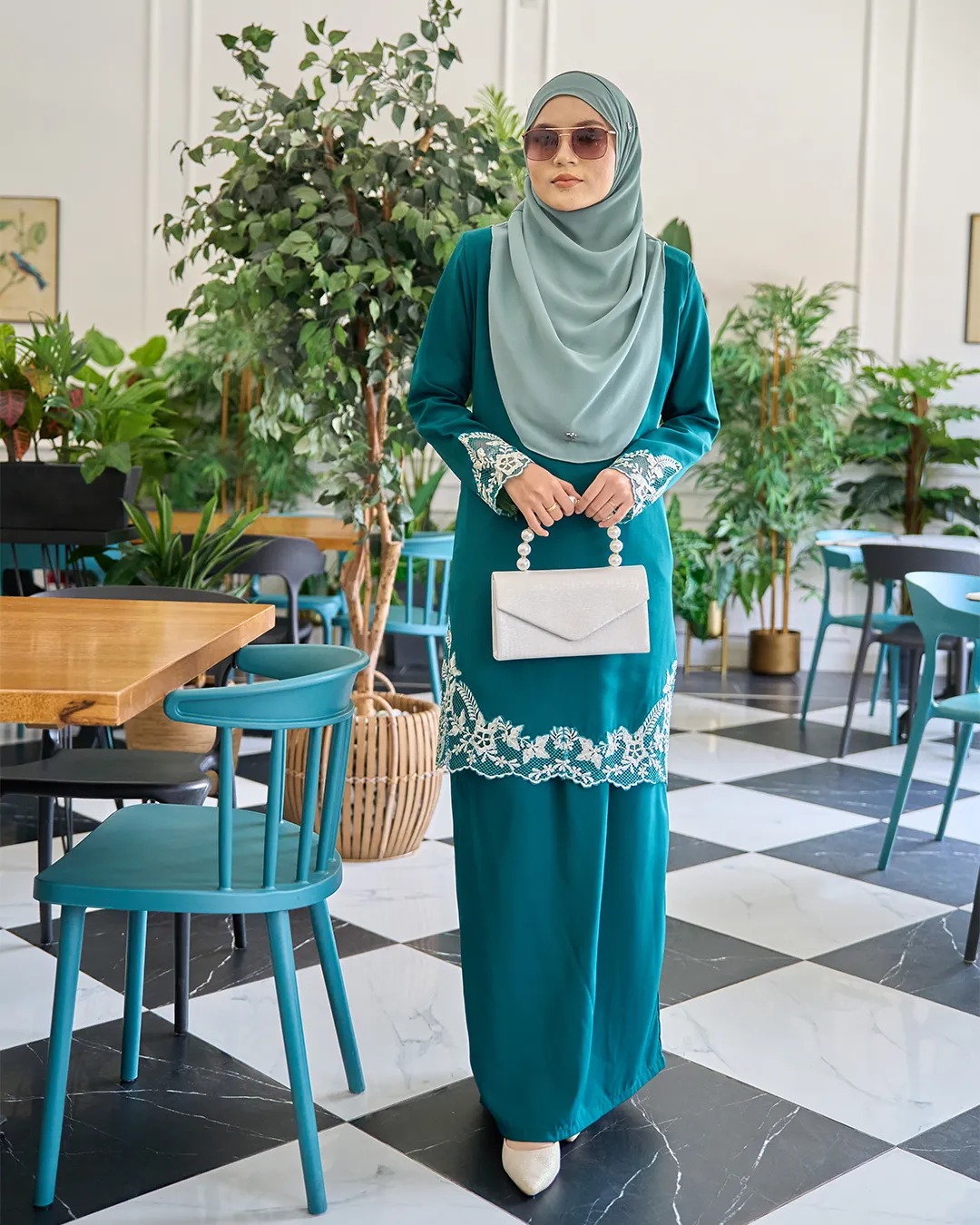 Baju Kurung Sulam Diamante Arawinda