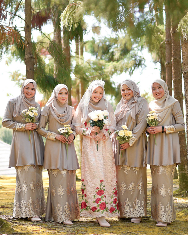 Baju Kurung Lace Avery - Mist Grey