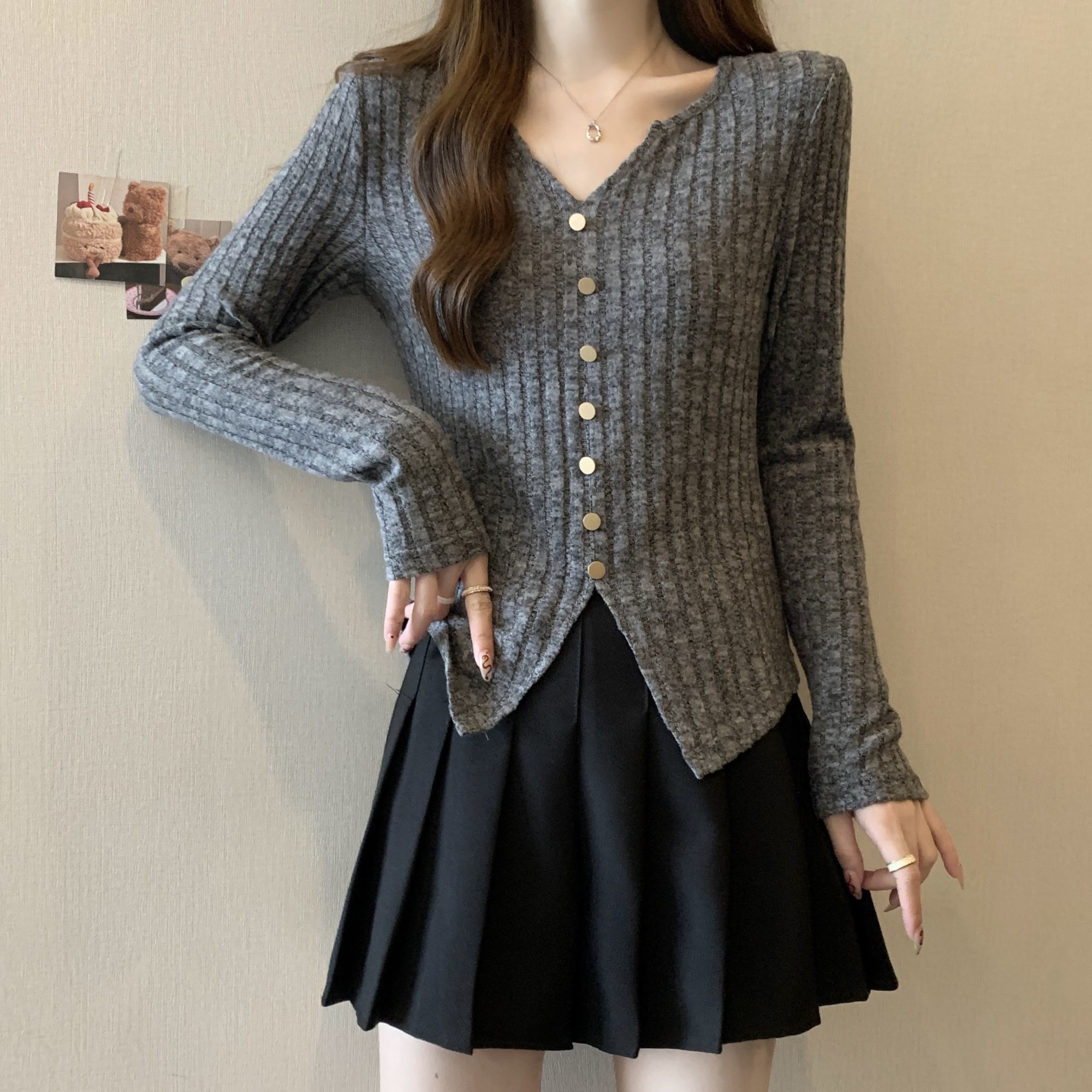 大碼薄款顯瘦V領設計感長袖打底針織衫