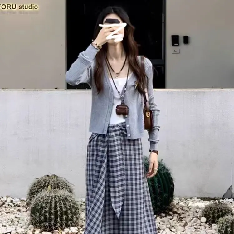 【單件/套裝】法式灰色長袖針織開衫+白色吊帶+氣質格子綁帶半身裙三件套-lululam