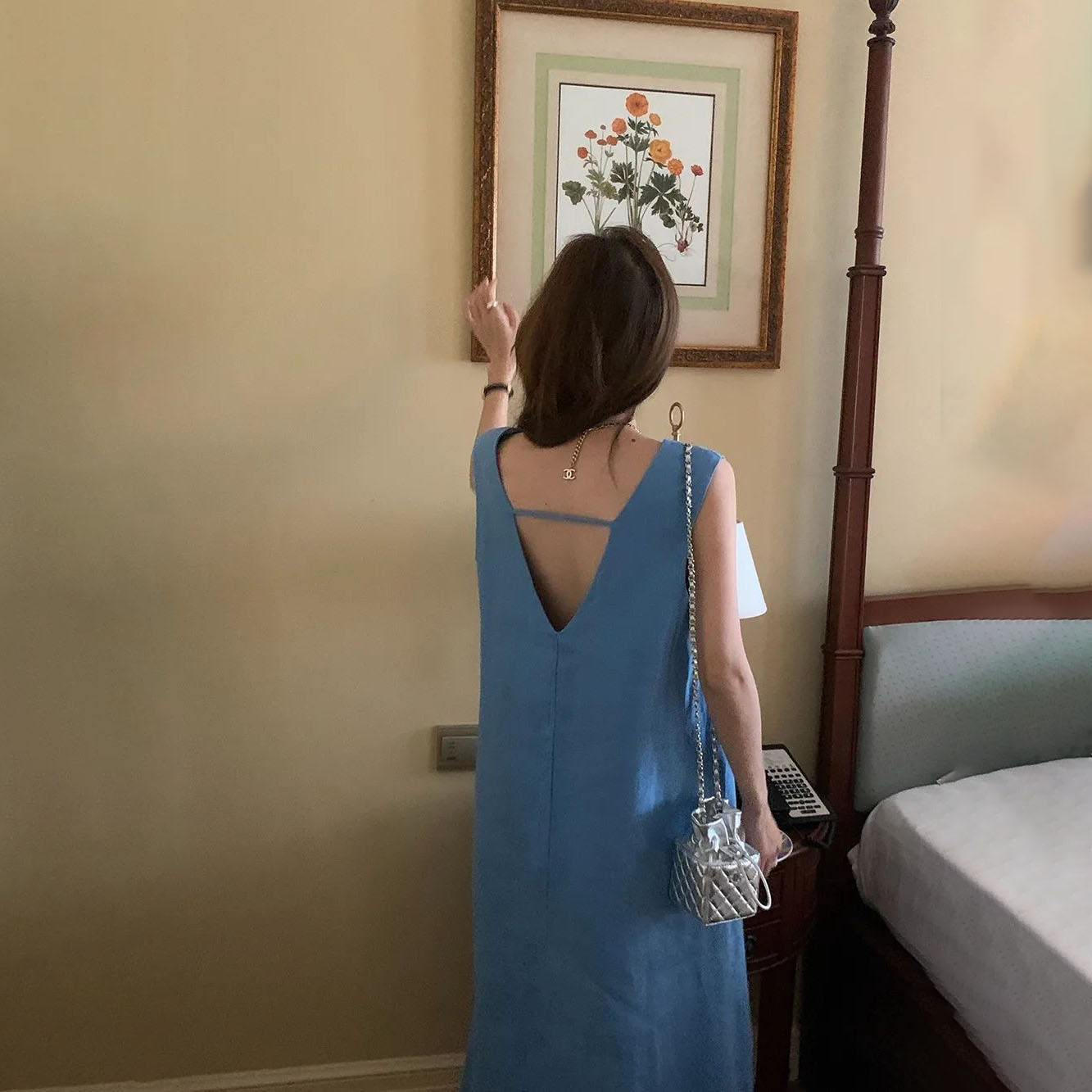 設計感露背大碼寬鬆遮肚顯瘦v領無袖洋裝-lululam