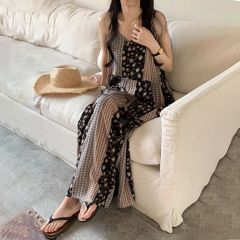 日系度假風顯白顯瘦大碼薄款沙灘吊帶裙-lululam