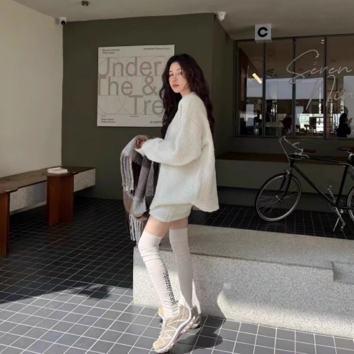 【整套】軟慵懶v領針織衫+顯瘦高腰半身裙兩件套