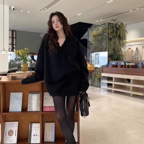 【整套】軟慵懶v領針織衫+顯瘦高腰半身裙兩件套