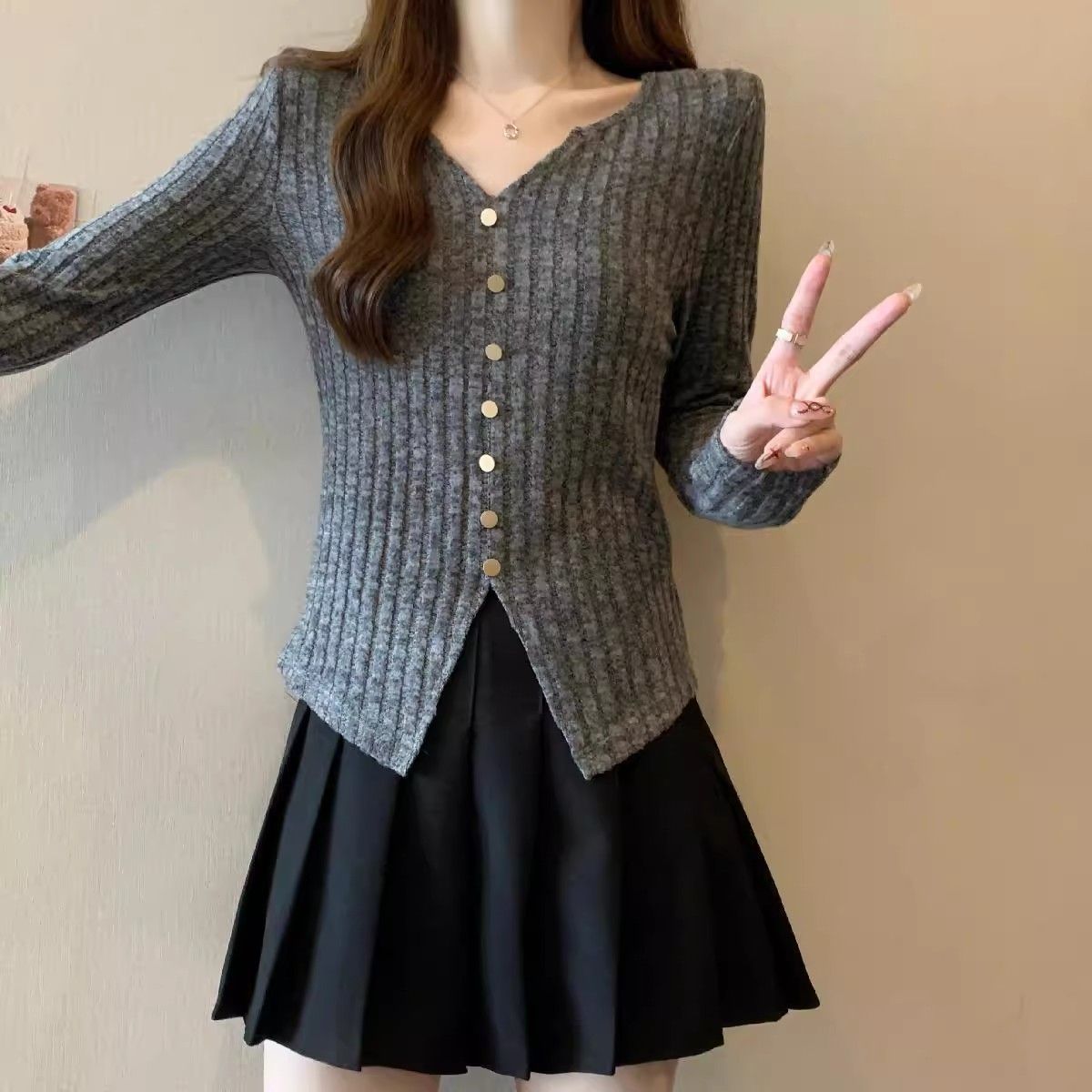 大碼薄款顯瘦V領設計感長袖打底針織衫