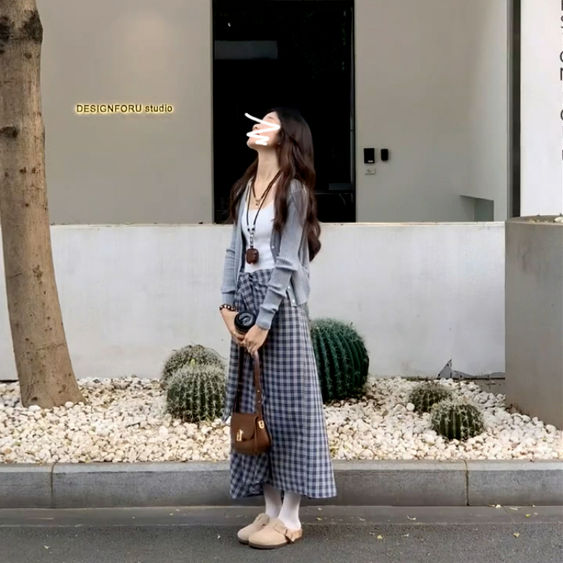 【單件/套裝】法式灰色長袖針織開衫+白色吊帶+氣質格子綁帶半身裙三件套-lululam