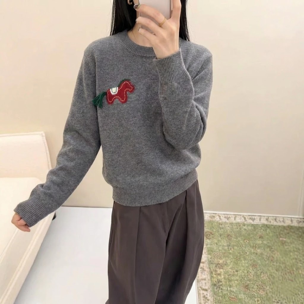 韓系減齡顯瘦圓領提花小馬針織衫