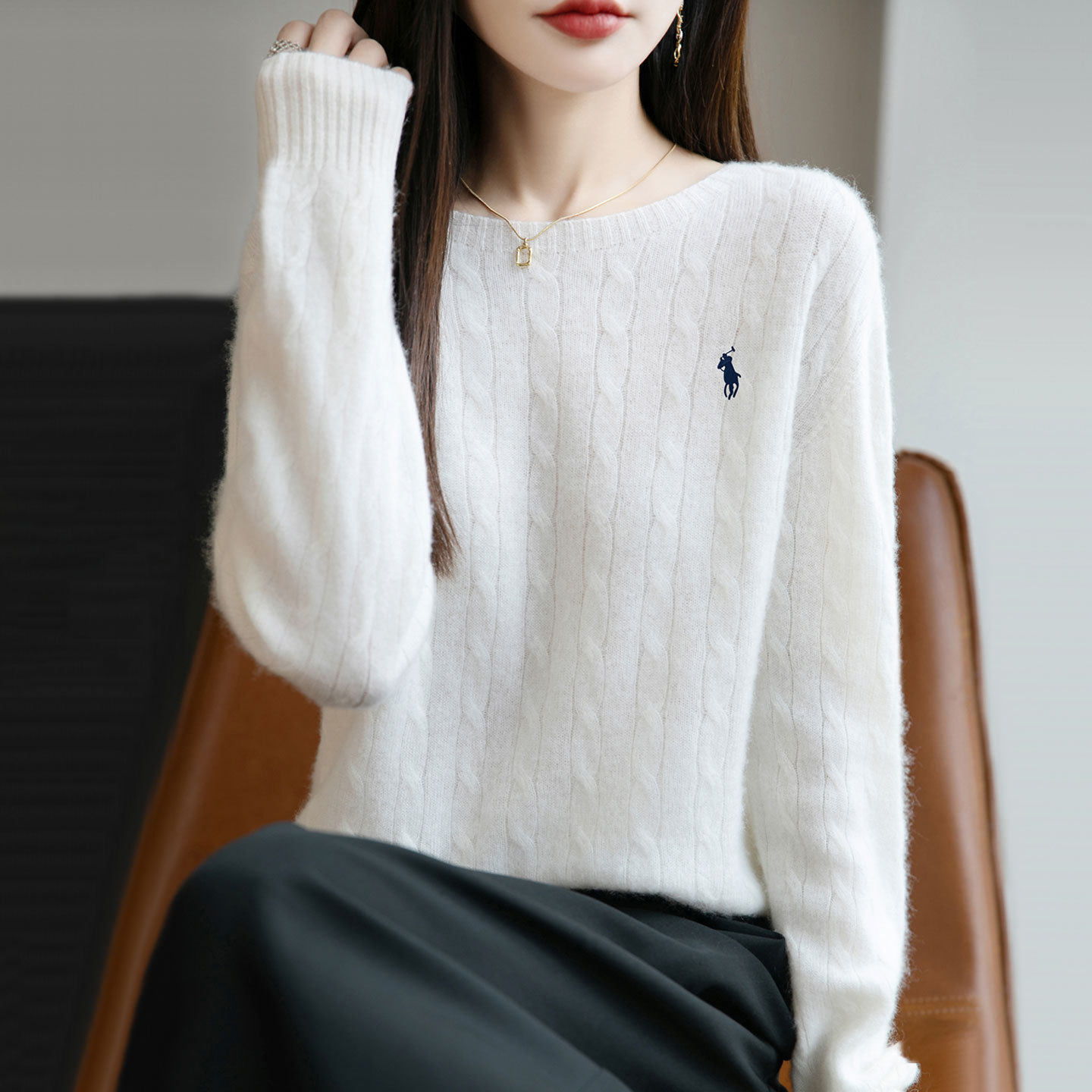 圓領小马刺繡打底復古長袖麻花針織毛衣