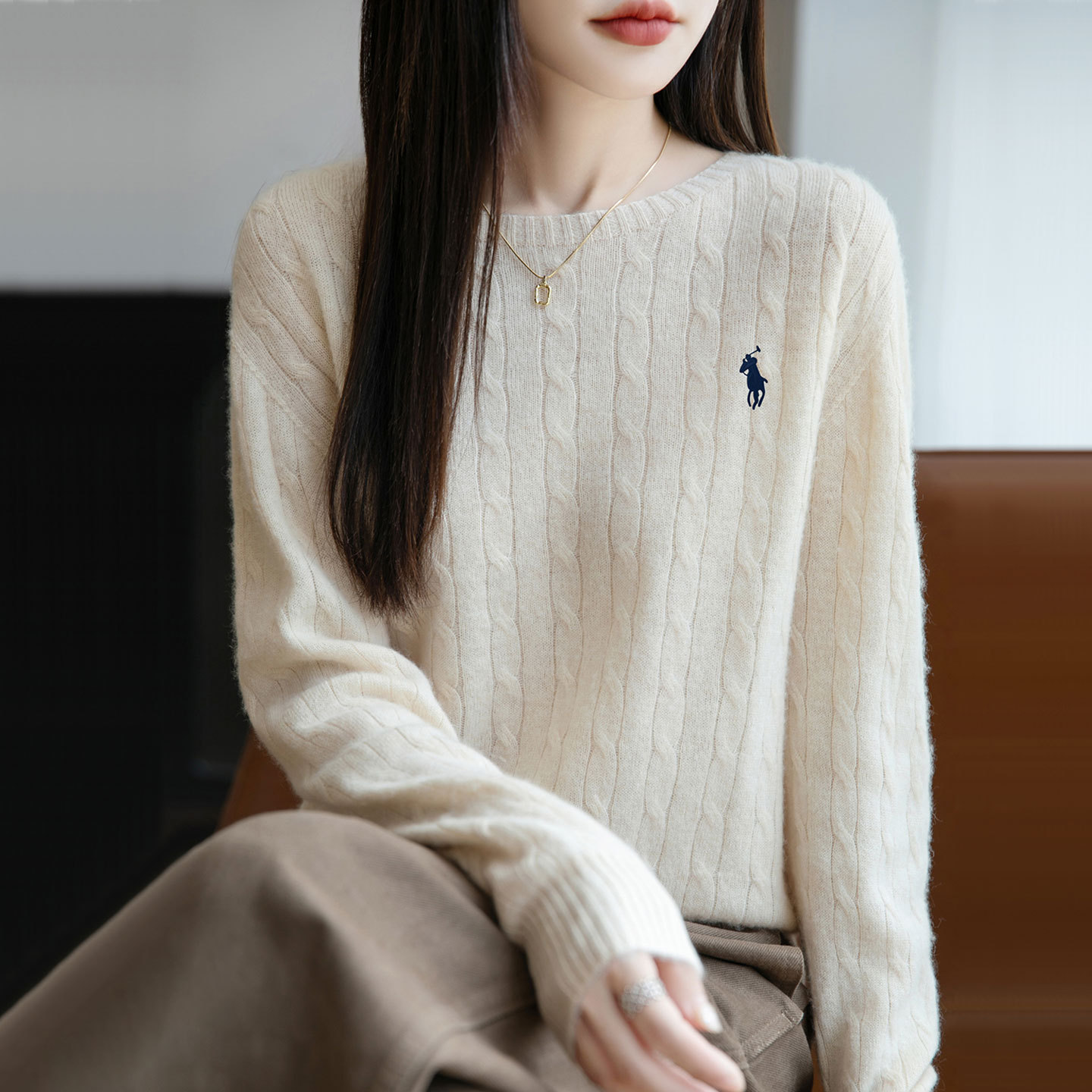 圓領小马刺繡打底復古長袖麻花針織毛衣