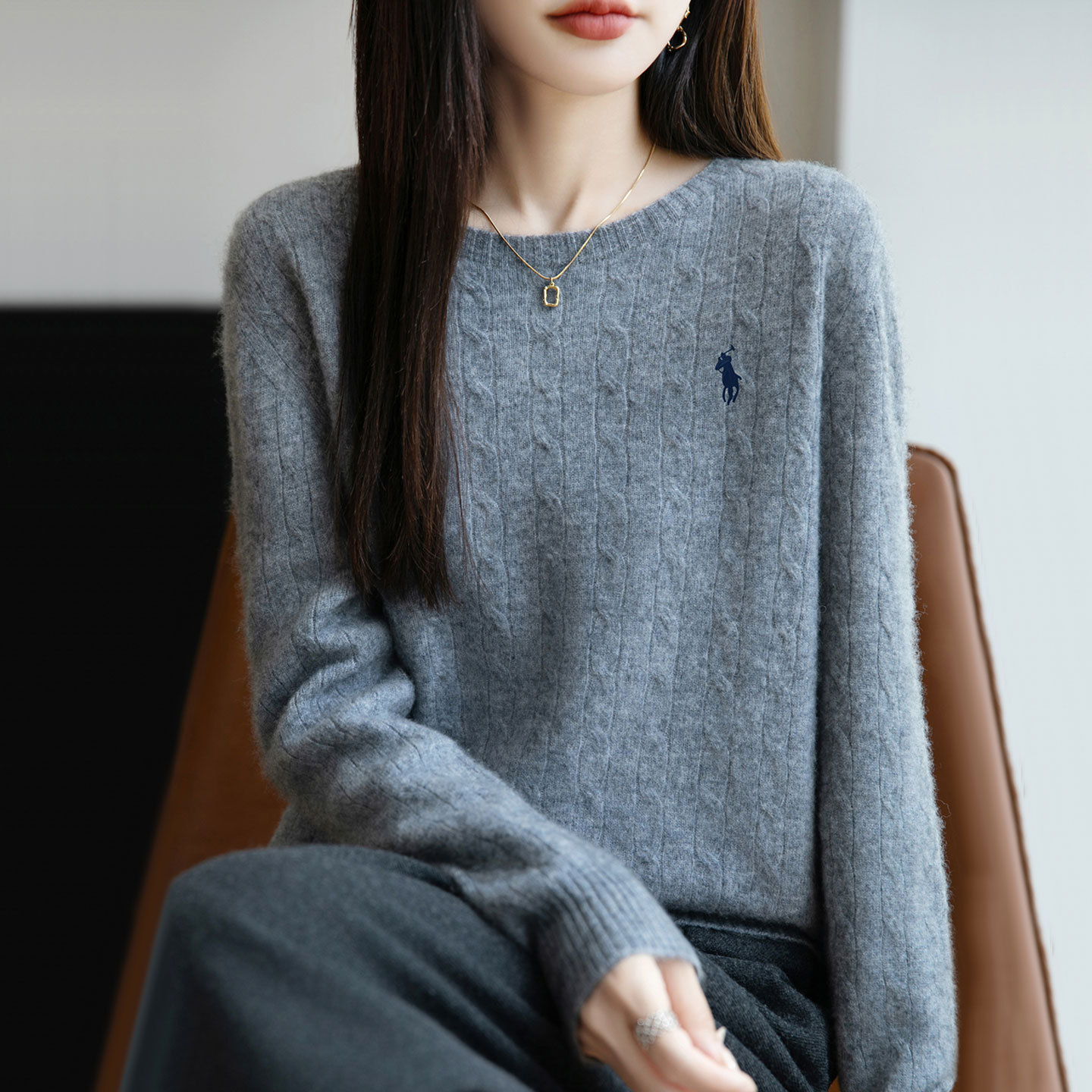 圓領小马刺繡打底復古長袖麻花針織毛衣