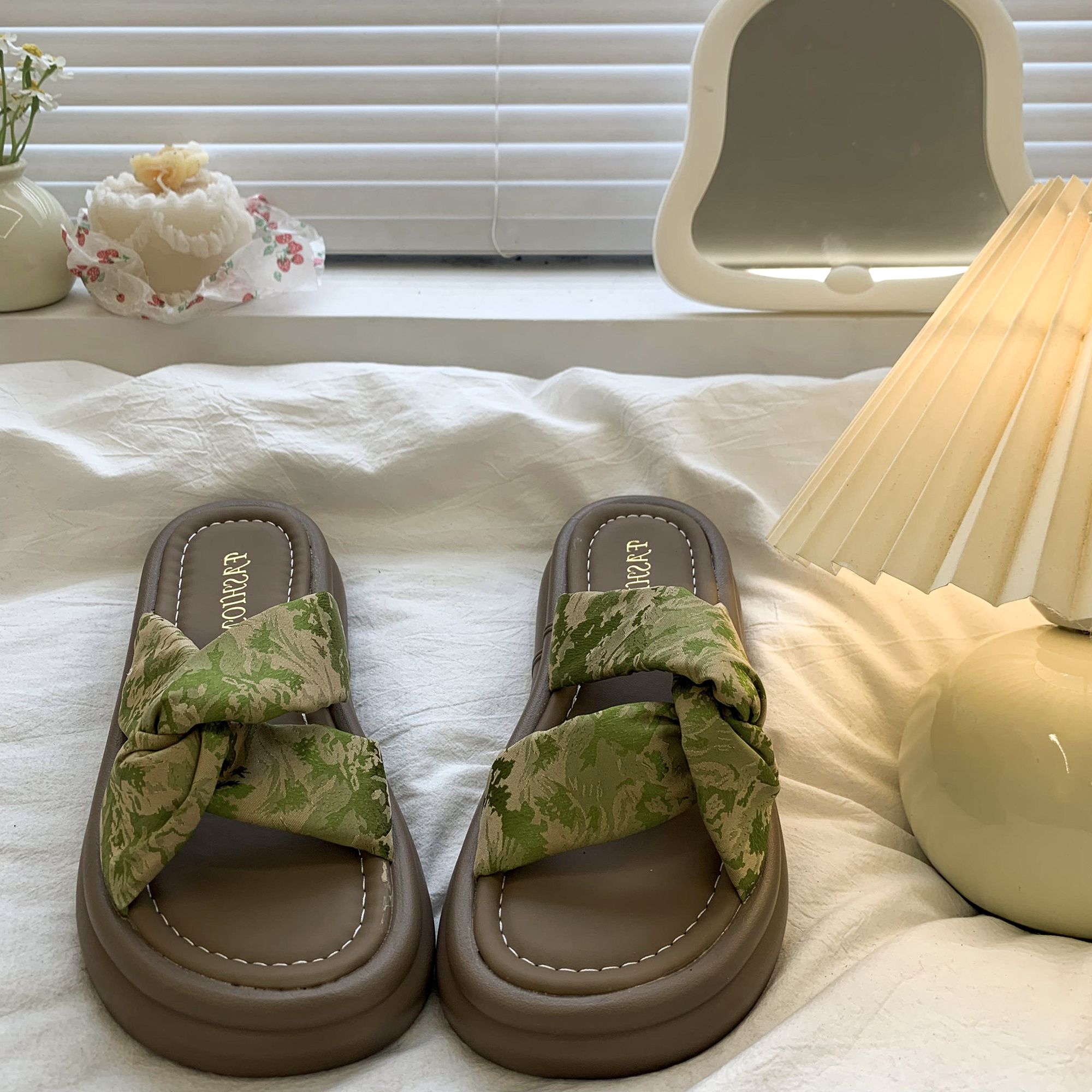 柔軟厚底時尚海邊沙灘配裙子外穿羅馬涼拖鞋-lululam