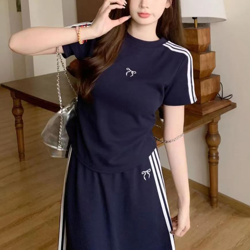 【套裝】慵懶風休閒時尚短袖t恤高腰A字裙運動風兩件套裝-lululam