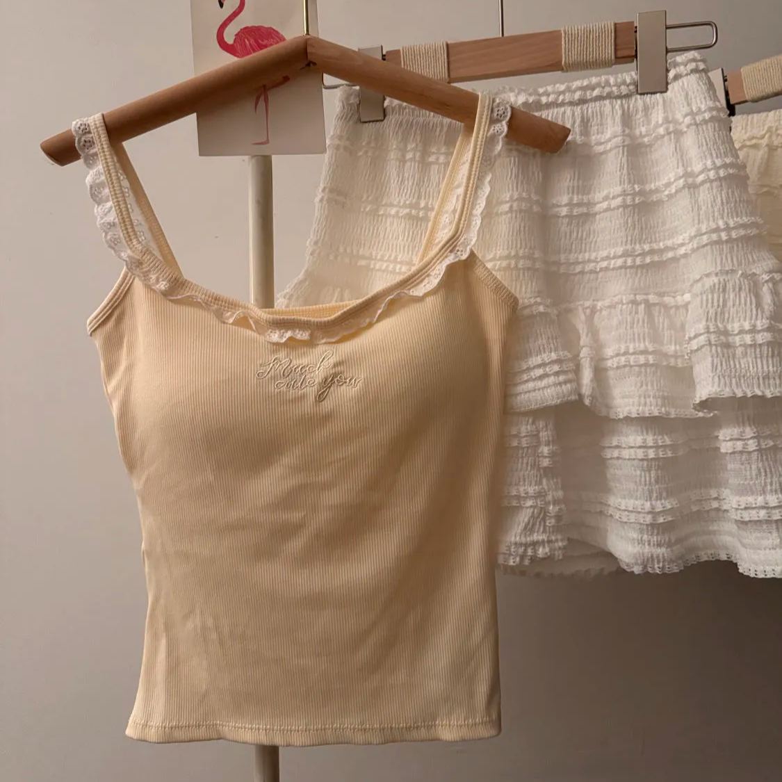 純欲蕾絲刺繡帶胸墊美背設計感顯瘦吊帶背心-lululam