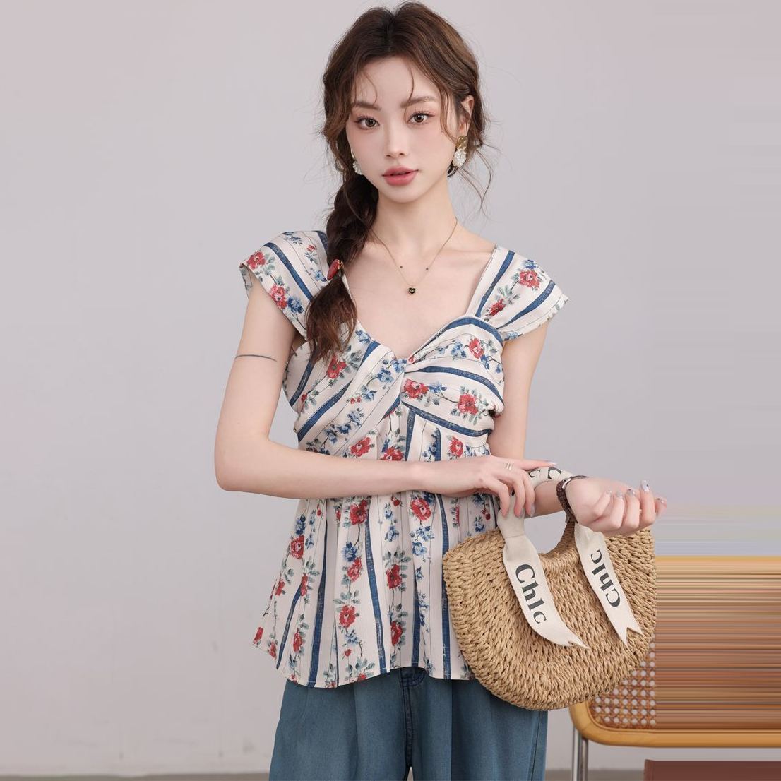 復古碎花設計感別緻漂亮V領無袖上衣-lululam