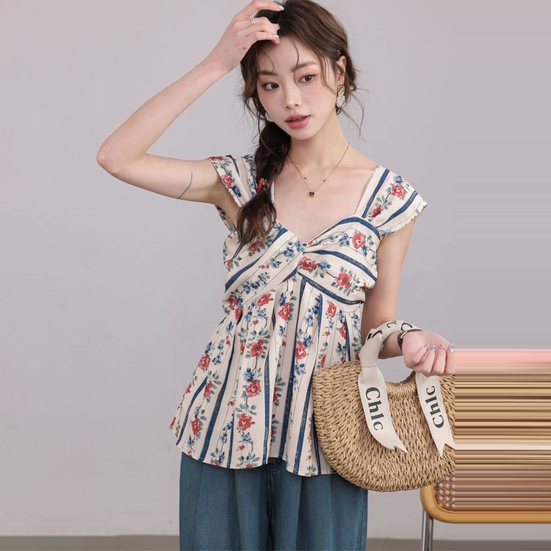 復古碎花設計感別緻漂亮V領無袖上衣-lululam