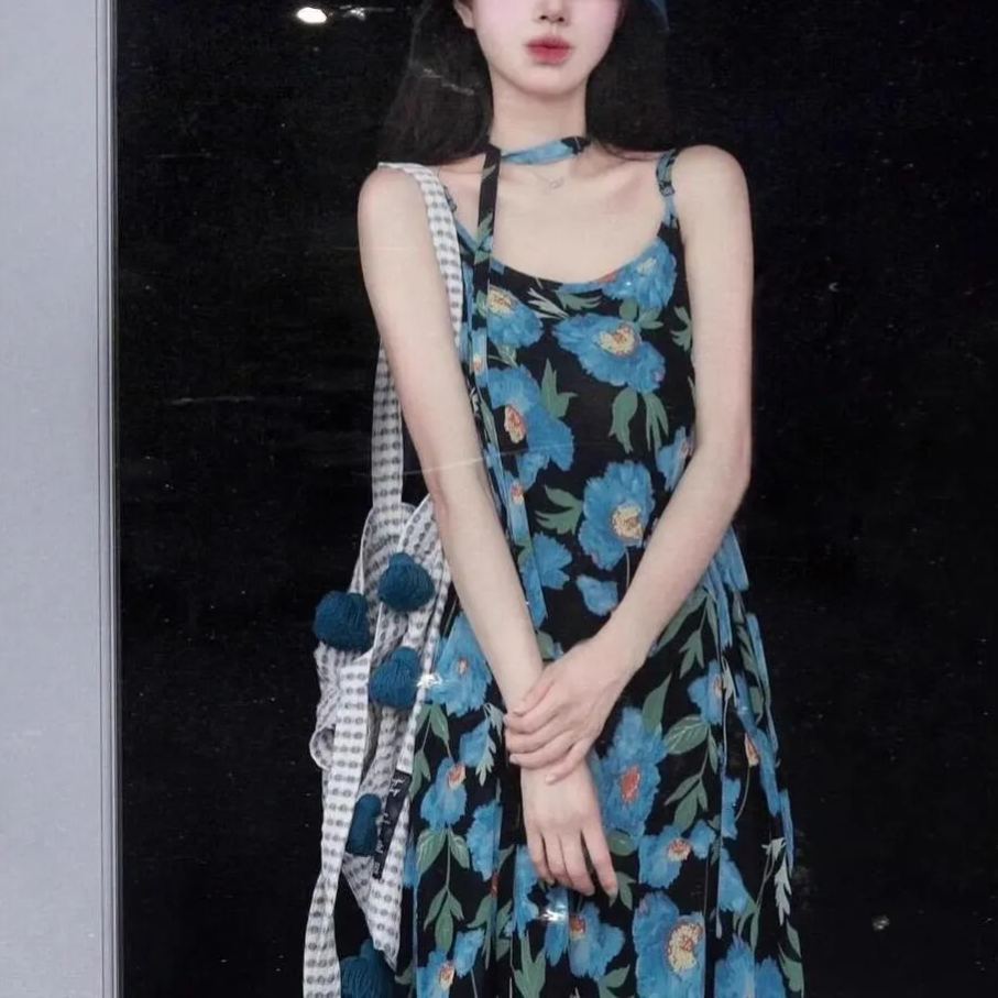 法式度假質感高級感藍色花無袖吊帶洋裝