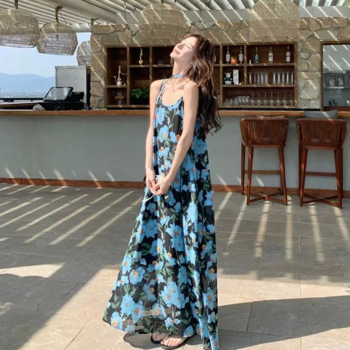 法式度假質感高級感藍色花無袖吊帶洋裝