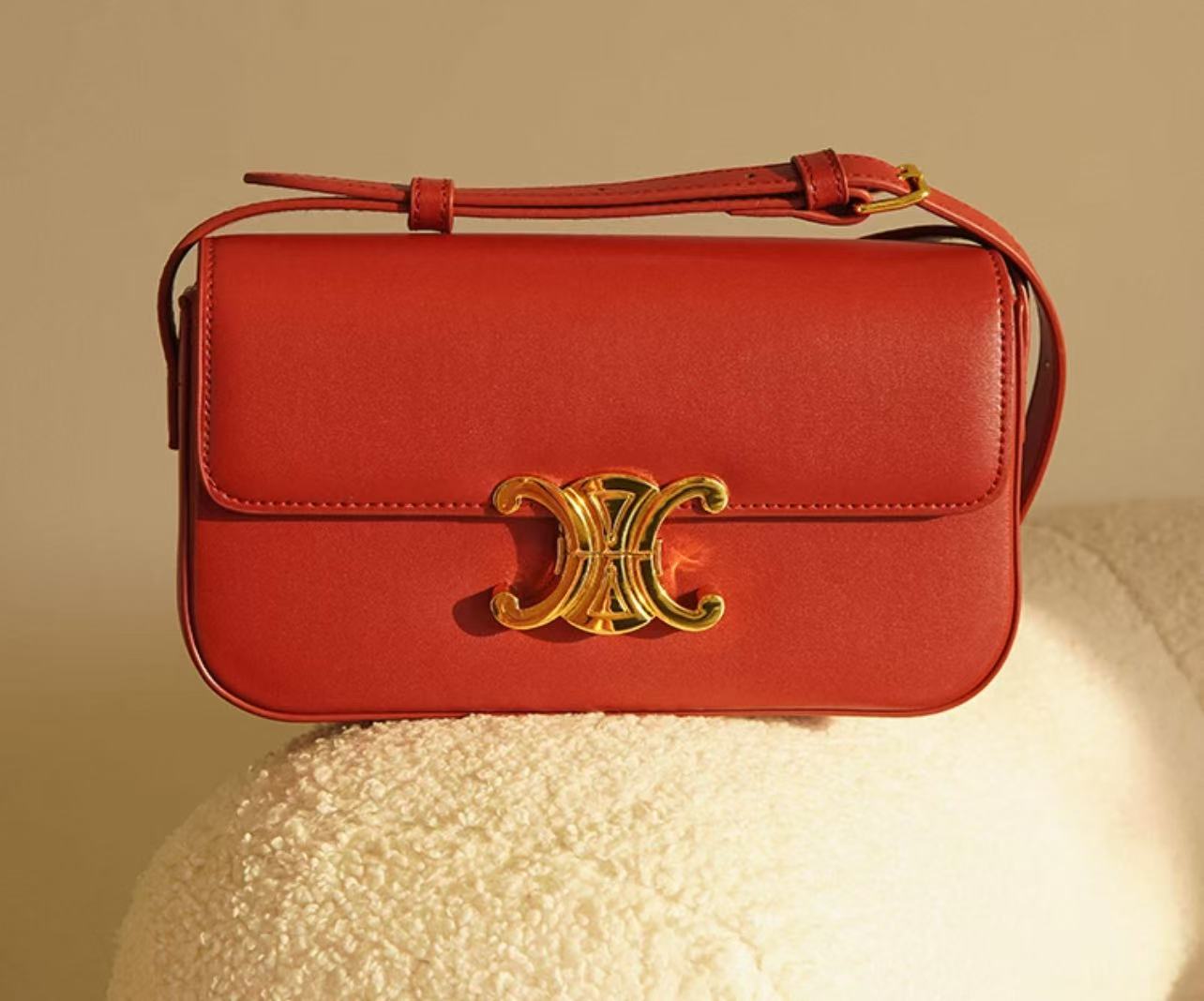 新作 CELINE♪ トリオンフ ショルダーバッグ カーフスキン