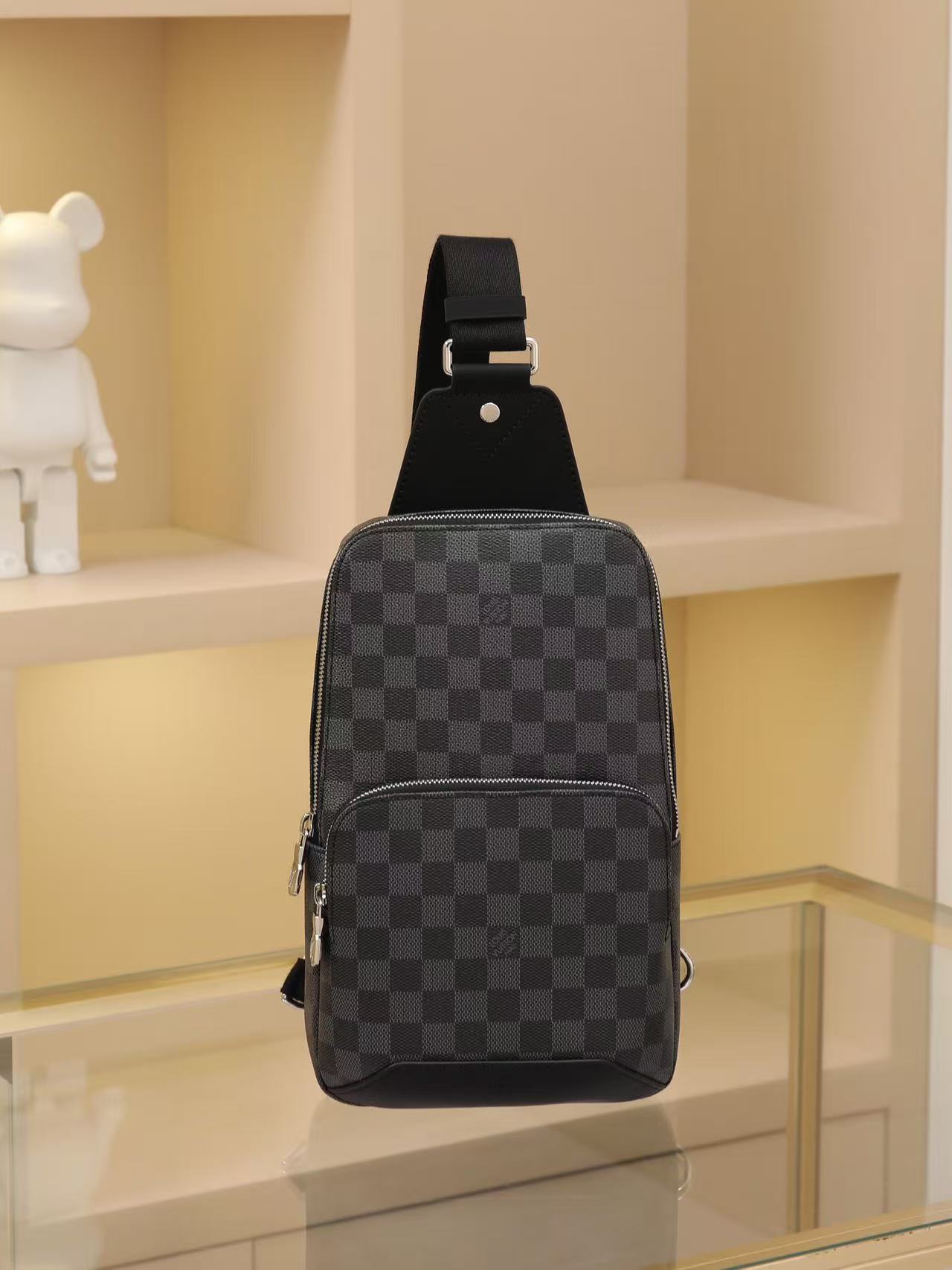 Louis Vuitton（ルイヴィトン）アヴェニュースリングバッグ