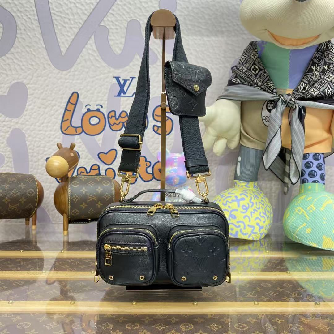 LOUIS VUITTON（ルイヴィトン）ユーティリティクロスボディ