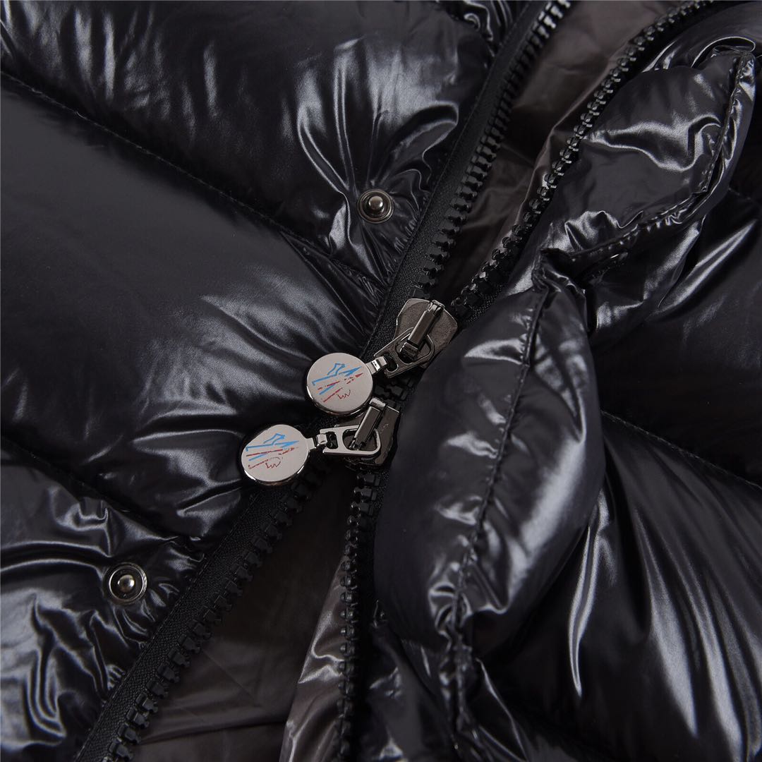 MONCLER ダウンジャケット MAYA（ユニセックス）「ベスト」(べすと)