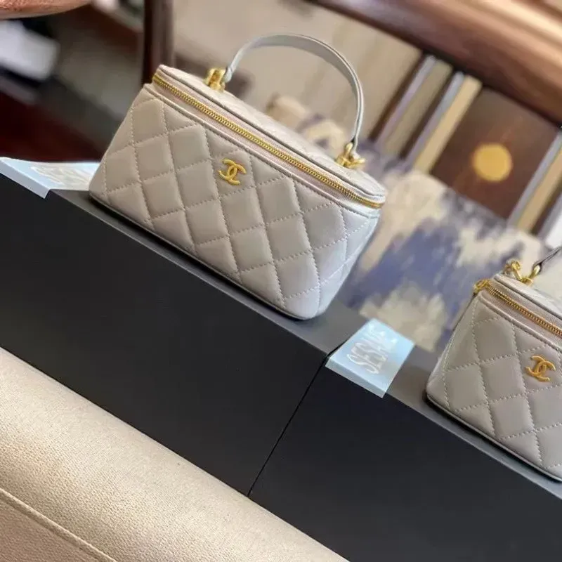限定30個！売り切れ次第終わり！【CHANEL |公式サイトは正規品】CLASSY雑誌掲載松島花さん愛用★新作バニティーバッグ