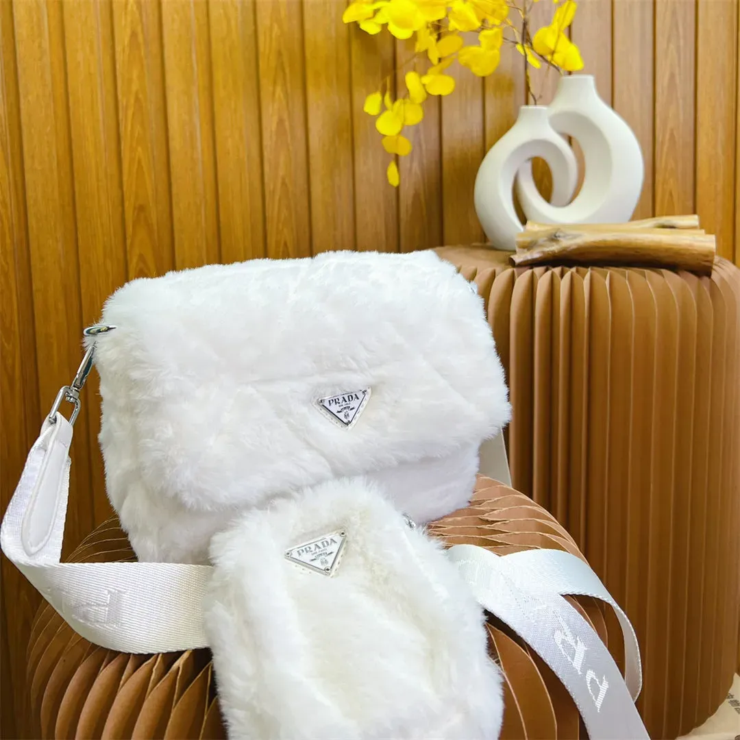直営店買付【数量限定】2022秋冬新作 PRADA Terry バッグ