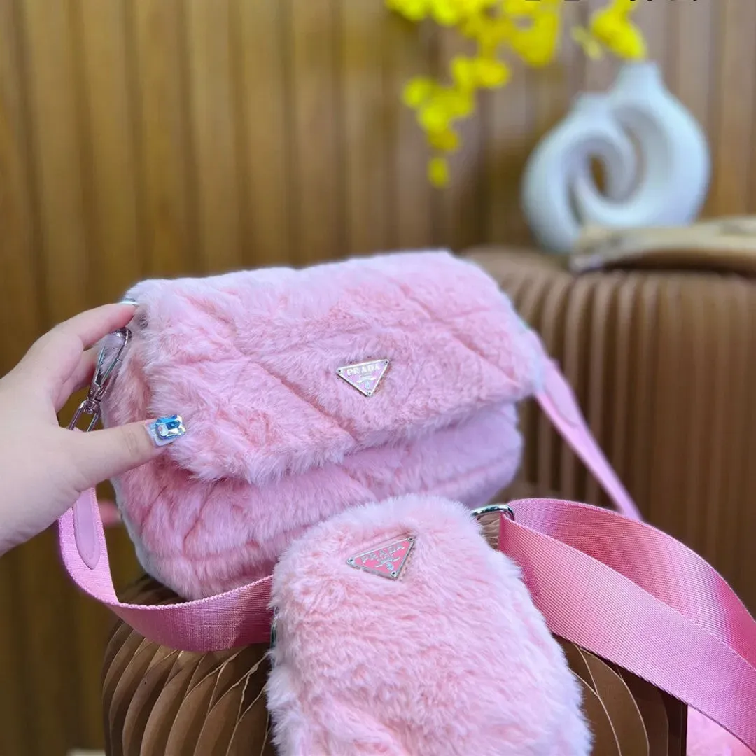 直営店買付【数量限定】2022秋冬新作 PRADA Terry バッグ