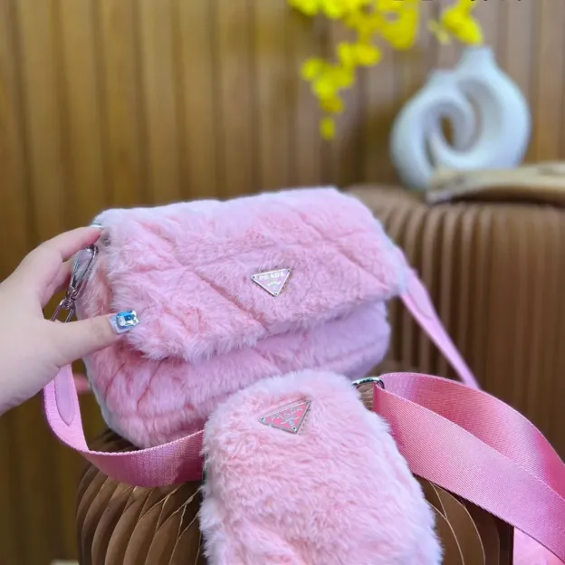 直営店買付【数量限定】2022秋冬新作 PRADA Terry バッグ