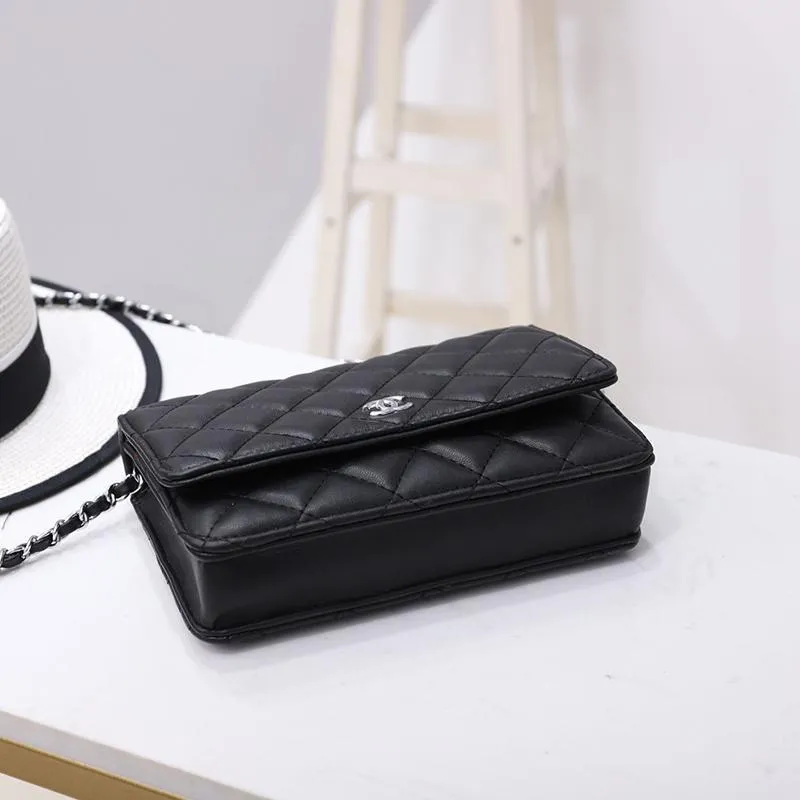 CHANEL(シャネル) クラシック チェーンウォレット 2色