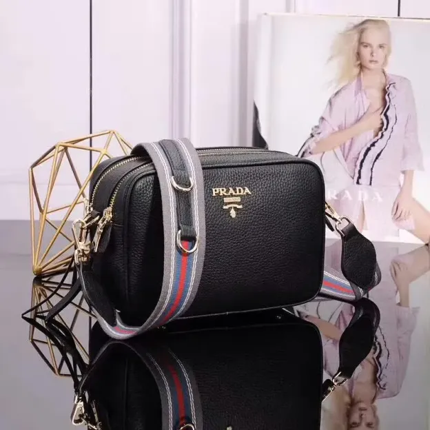 PRADA(プラダ) レザー ショルダーバッグ ブラック