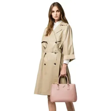 STORY雑誌掲載！高垣麗子さん愛用の新作バッグが登場！PRADA ガレリア スモール スクエア バッグ！！まさに「今」持ちたい！