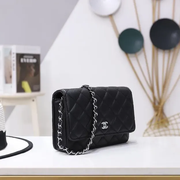 CHANEL(シャネル) クラシック チェーンウォレット 2色