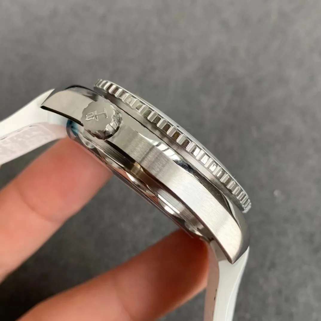 Omega Seamaster Planet Ocean Co-Axial Master Chronometer 215.33.40.20.04.001