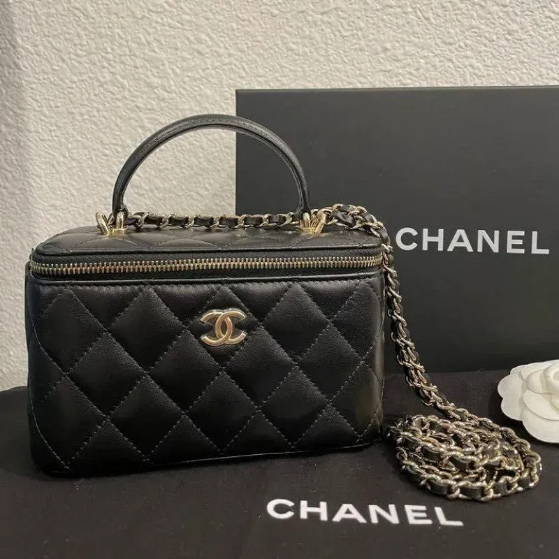限定30個！売り切れ次第終わり！【CHANEL |公式サイトは正規品】CLASSY雑誌掲載松島花さん愛用★新作バニティーバッグ