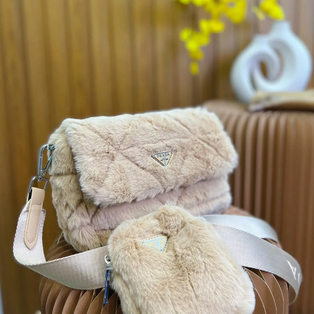 直営店買付【数量限定】2022秋冬新作 PRADA Terry バッグ