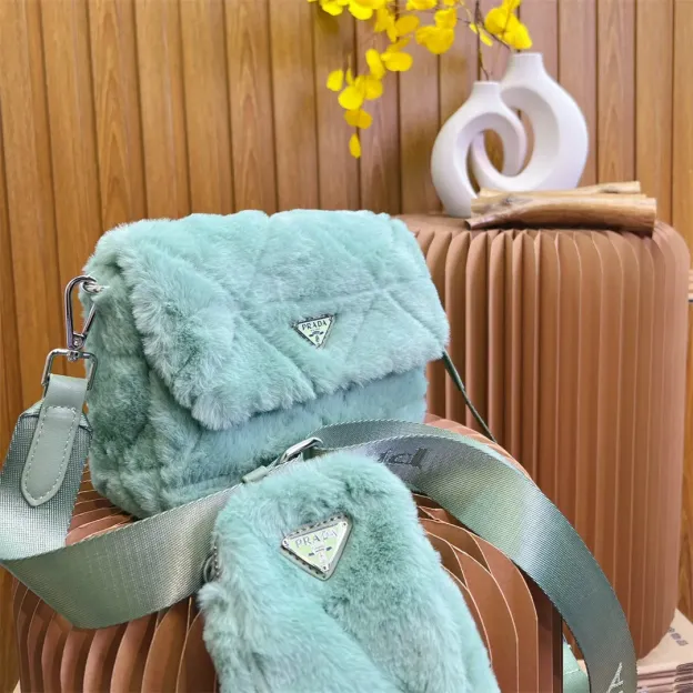 直営店買付【数量限定】2022秋冬新作 PRADA Terry バッグ