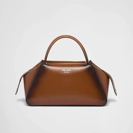 Prada 2022年秋冬ファッションショーに登場し！「CLASSY雑誌」掲載！松島花同項☆Supernovaレザーハンドバッグ！