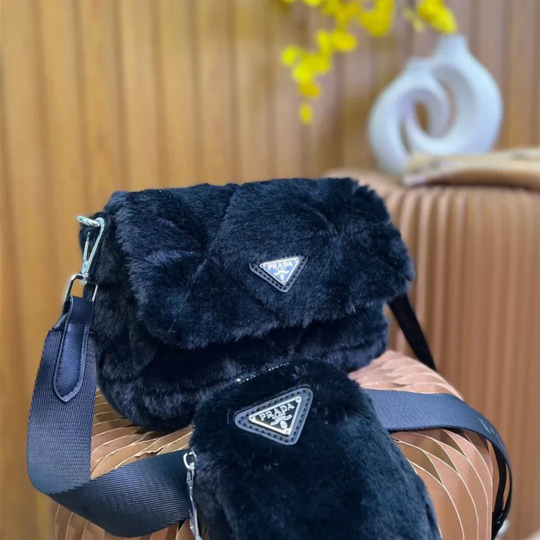 直営店買付【数量限定】2022秋冬新作 PRADA Terry バッグ