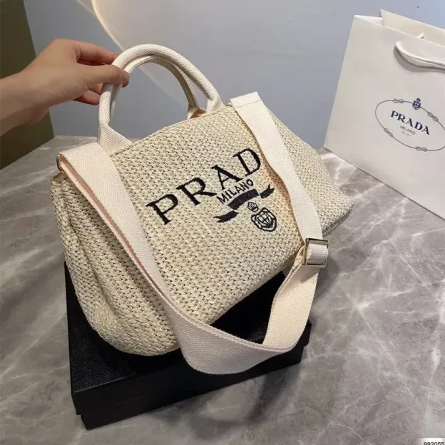 限定30個！売り切れ次第終わり！【PRADA |公式サイトは正規品】雑誌「BAILA」7月号掲載！長澤まさみさん同項 のする限定版“ラフィアトートバッグ”が登場！