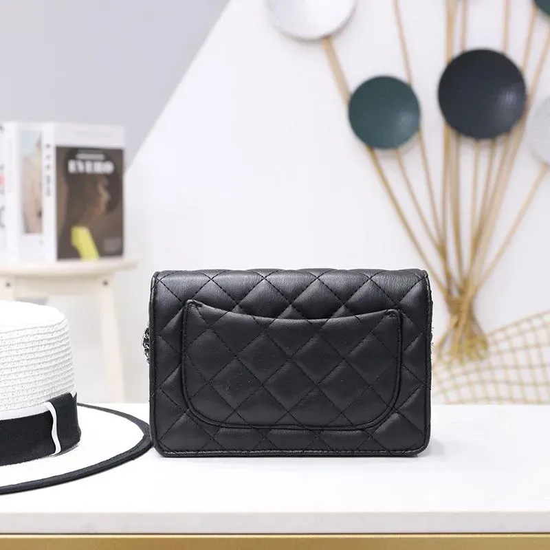 CHANEL(シャネル) クラシック チェーンウォレット 2色