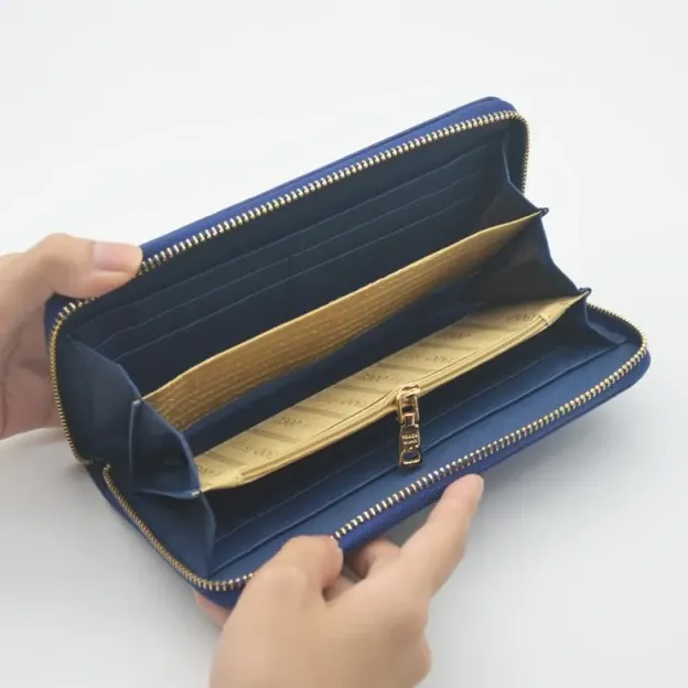 PRADA(プラダ) サフィアーノレザー 財布 ブルー