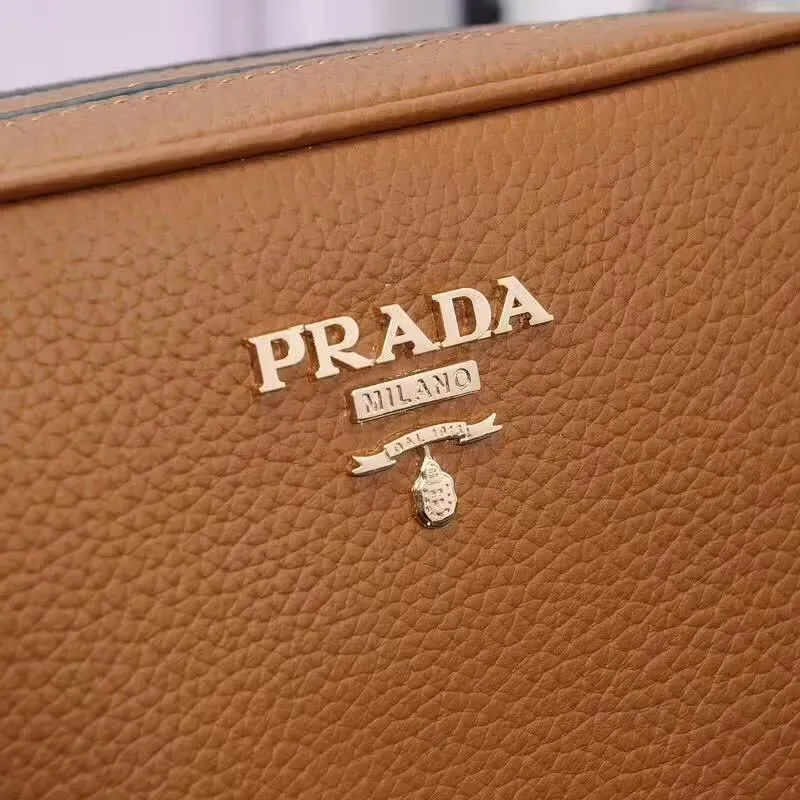 PRADA(プラダ) レザー ショルダーバッグ ブラウン