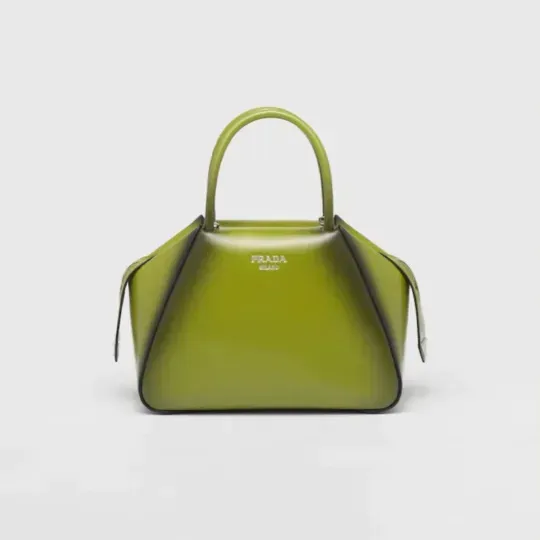 Prada 2022年秋冬ファッションショーに登場し！「CLASSY雑誌」掲載！松島花同項☆Supernovaレザーハンドバッグ！